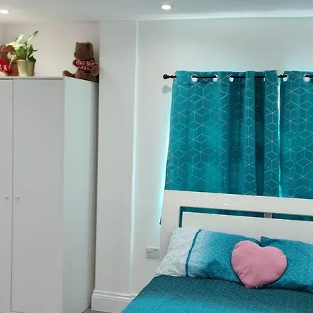 Luxury With Parking Whole Unit To Yourself *