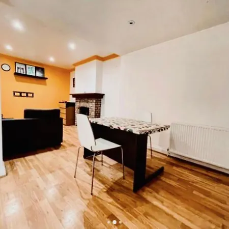 Entire Place,1 Bed Flat, Ground Floor, Garden *