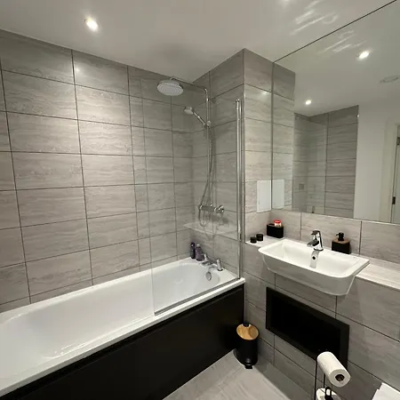 Campsite Cozy, Luxury Spacious In Shared Thamesmead (Greater London)