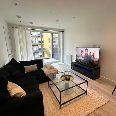 Cozy, Luxury Spacious In Shared *