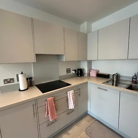 Campsite Cozy, Luxury Spacious In Shared Thamesmead (Greater London)