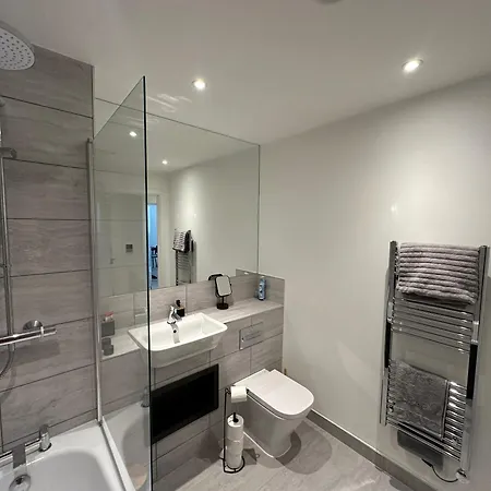 Cozy, Luxury Spacious In Shared * Thamesmead (Greater London)