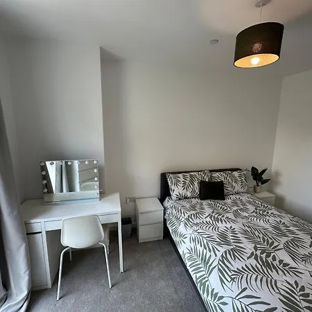 Cozy, Luxury Spacious In Shared *
