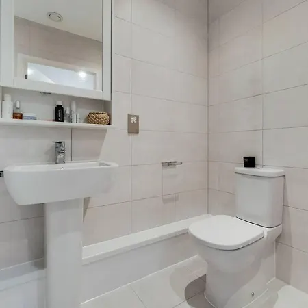 2 Bed Flat