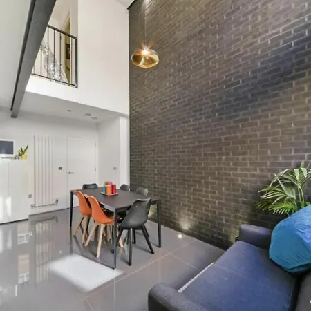 Apartment Brick House *