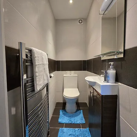 Cosy 3 Bedroom Flat Step Away From Paddington Apartment
