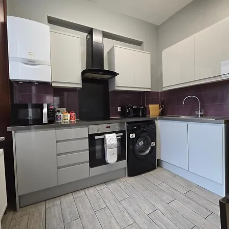 Cosy 3 Bedroom Flat Step Away From Paddington Apartment *