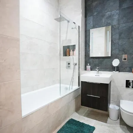 172 - 174 Wood Lane - Ground Floor Two Bedroom With Garden 公寓 豪士罗