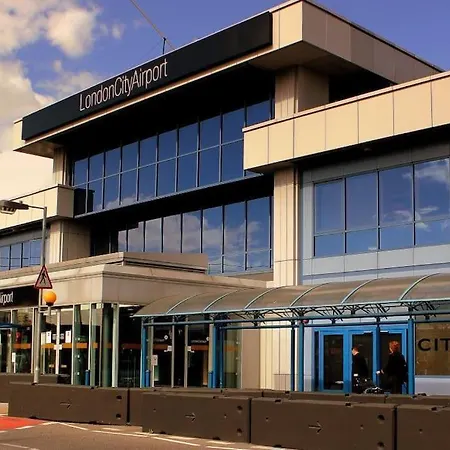Apartament Full Close To Excel Centre, Airport , O2 Arena Londyn