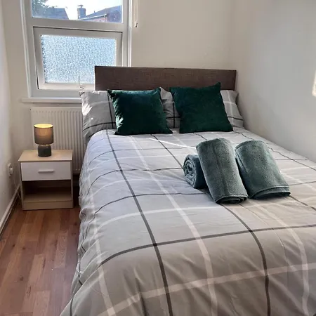 Abbey Wood Serviced 3brh Free Wi-fi Parking Tea And Coffee Apartment Belvedere