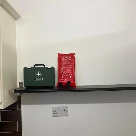 Abbey Wood Serviced 3brh Free Wi-fi Parking Tea And Coffee Apartment *