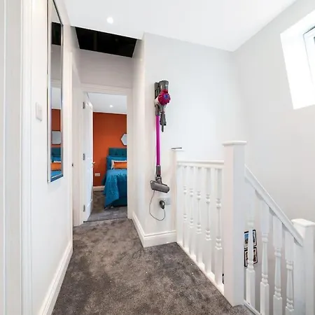 Stunning Double Within A Loft Space דירה