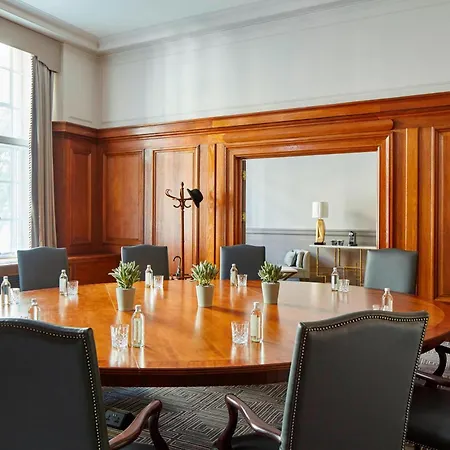 Hotel Marriott County Hall 5*