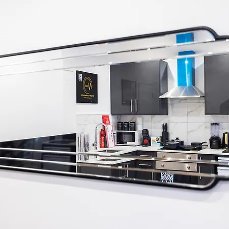 Block Of In ,long , Weekly & Monthly Offers , Contractors , Relocations , Leisure & Family Croydon