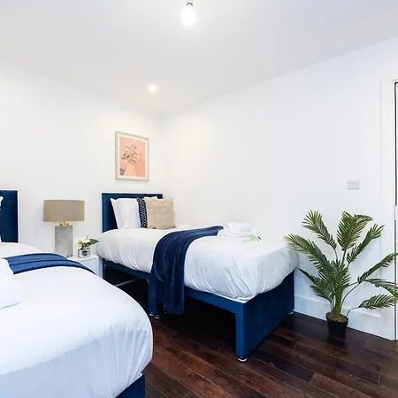 Block Of In ,long , Weekly & Monthly Offers , Contractors , Relocations , Leisure & Family Croydon