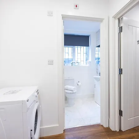Apartment Block Of In ,long , Weekly & Monthly Offers , Contractors , Relocations , Leisure & Family *