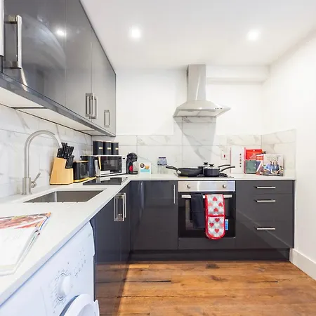Apartment Block Of In ,long , Weekly & Monthly Offers , Contractors , Relocations , Leisure & Family Croydon