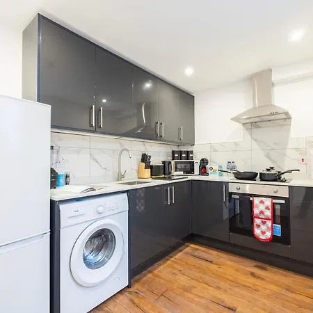 Block Of In ,long , Weekly & Monthly Offers , Contractors , Relocations , Leisure & Family Croydon