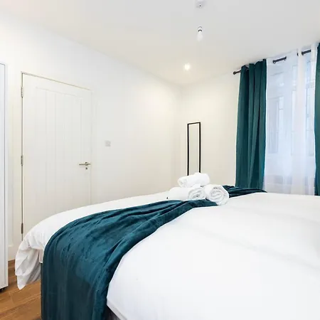 Block Of In ,long , Weekly & Monthly Offers , Contractors , Relocations , Leisure & Family * Croydon