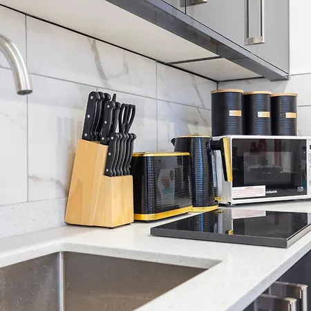 Block Of In ,long , Weekly & Monthly Offers , Contractors , Relocations , Leisure & Family Apartment Croydon