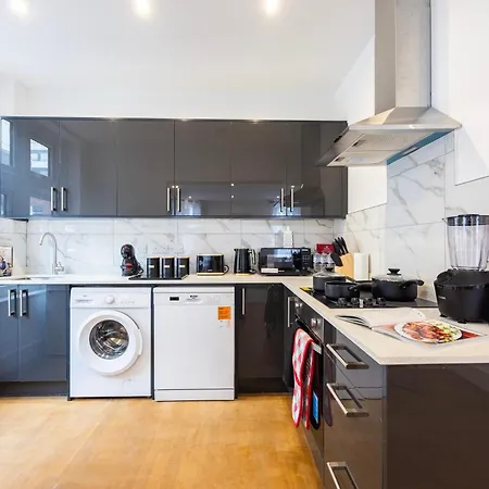 Block Of In ,long , Weekly & Monthly Offers , Contractors , Relocations , Leisure & Family *