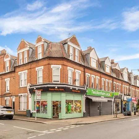 2bed House With Private Garden Twickenham
