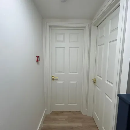 Apartment Chic One Bedroom With Free Wifi *