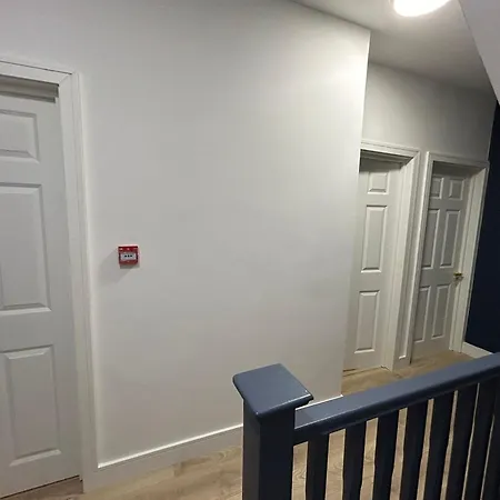 Apartment Chic One Bedroom With Free Wifi