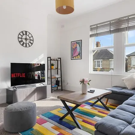 Apartment The Turnpike - Free Parking *