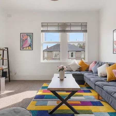 The Turnpike - Free Parking Apartment