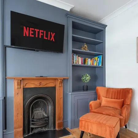 Stunning With Parking And Garden Sleeps 6 Raynes Park