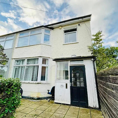 Entire Place,1 Bed Flat, Ground Floor, Garden Apartment *