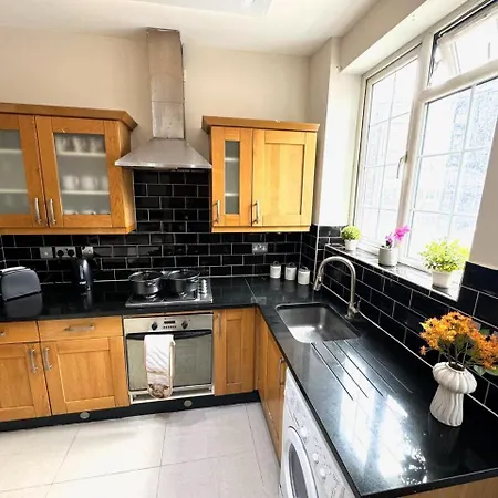 Comfortable Family Near Oxford Street Apartment *