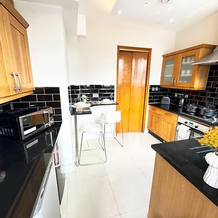 Comfortable Family Near Oxford Street London