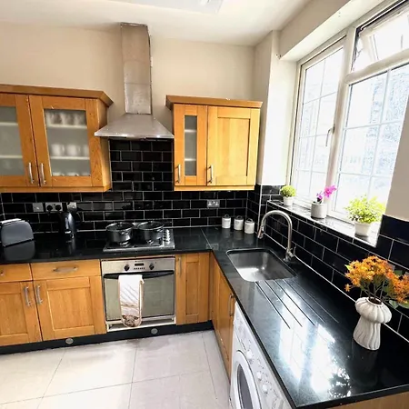 Comfortable Family Near Oxford Street * London