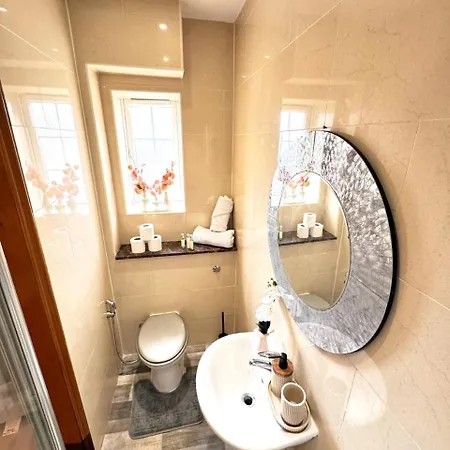 Comfortable Family Near Oxford Street London