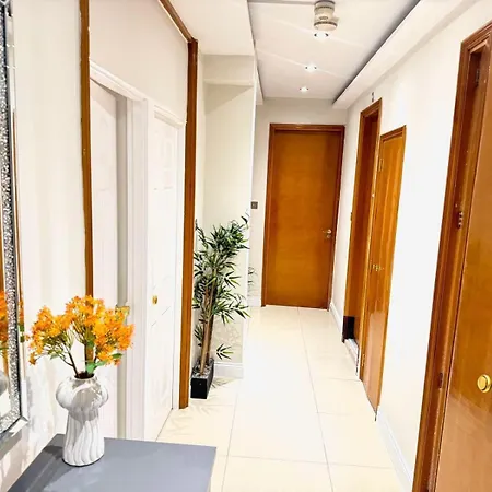 Comfortable Family Near Oxford Street * London