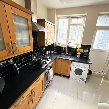 Comfortable Family Near Oxford Street Apartment