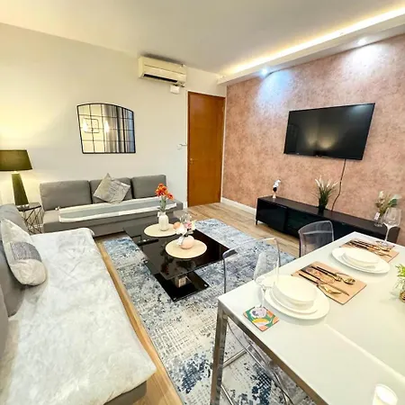 Comfortable Family Near Oxford Street London