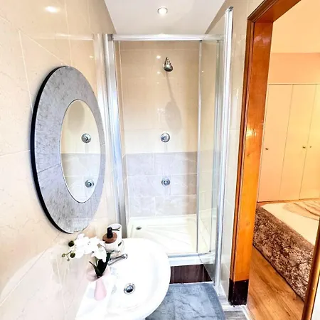 Comfortable Family Near Oxford Street * London
