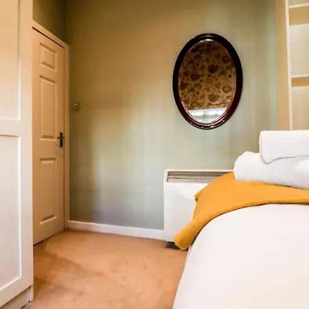 Elegant Flat With Stylish Decor Apartment London