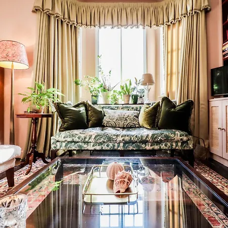 Elegant Flat With Stylish Decor *