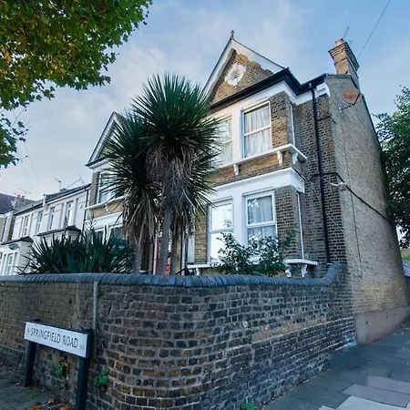 Daire Tranquil 3br In Arnos Grove
