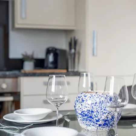 Gem 3 Bath, 2 En-suite Flat With Parking