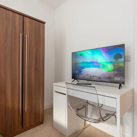Gem 3 Bath, 2 En-suite Flat With Parking Ealing