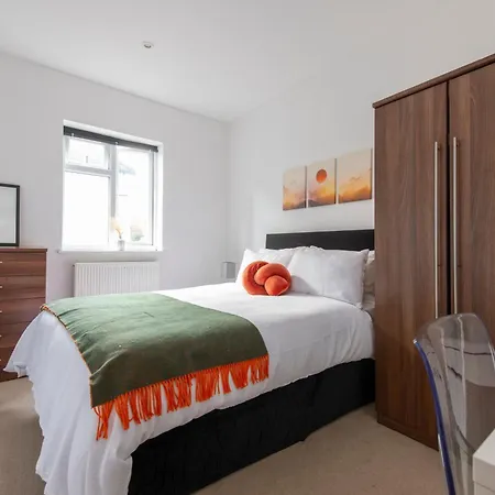 Gem 3 Bath, 2 En-suite Flat With Parking * Ealing