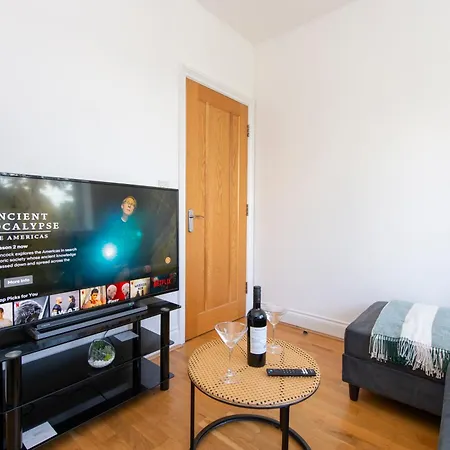 Apartment Gem 3 Bath, 2 En-suite Flat With Parking *