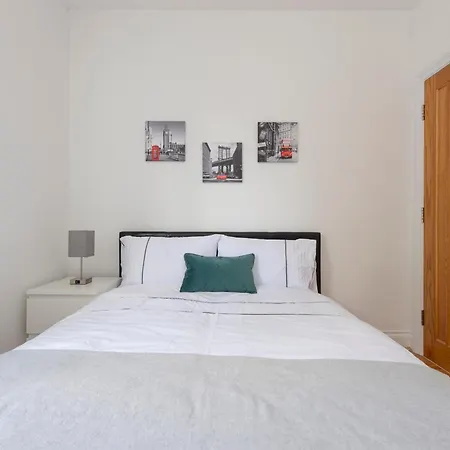 Apartment Gem 3 Bath, 2 En-suite Flat With Parking *