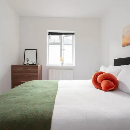 Gem 3 Bath, 2 En-suite Flat With Parking Apartment