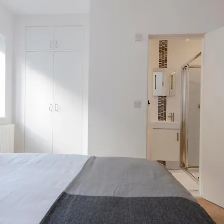 Gem 3 Bath, 2 En-suite Flat With Parking Ealing